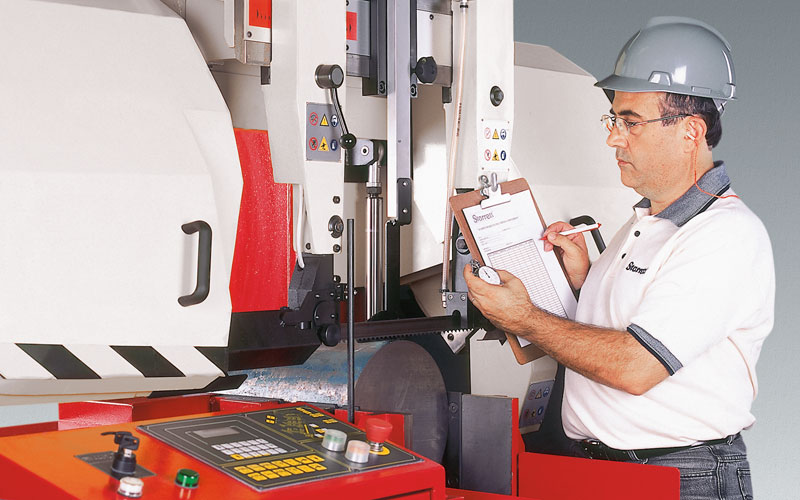 Technician from Starrett performing a band saw blade inspection